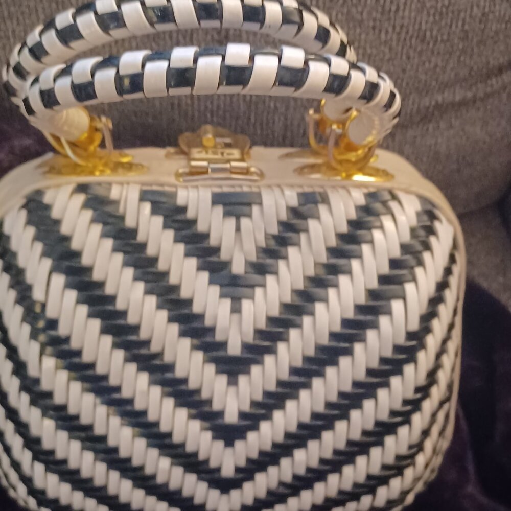 Vintage basket weave purse